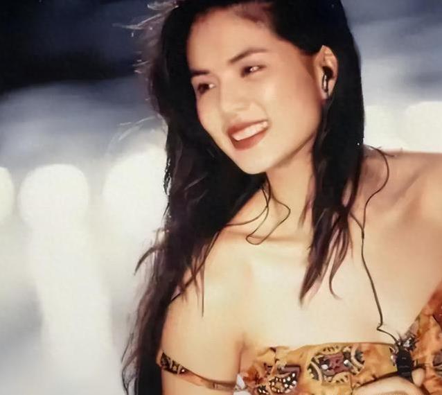 55岁李若彤逆龄健身火爆全网，情场失意却翻身，她咋做到的？