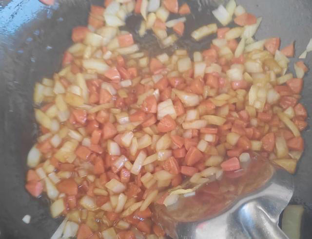 每日一菜——洋葱火腿鸡蛋炒米饭，从早炒到晚，过程好曲折