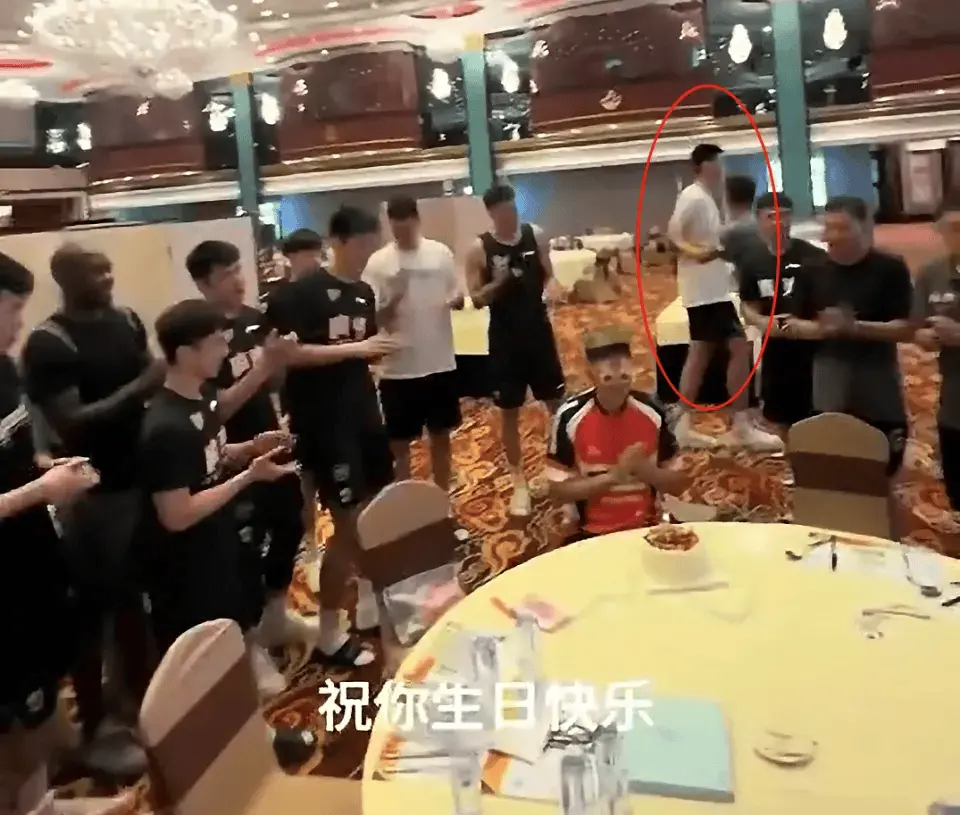 徐昕忍够了！与杜锋对骂后，生日会也不给面子，现主动申请交易