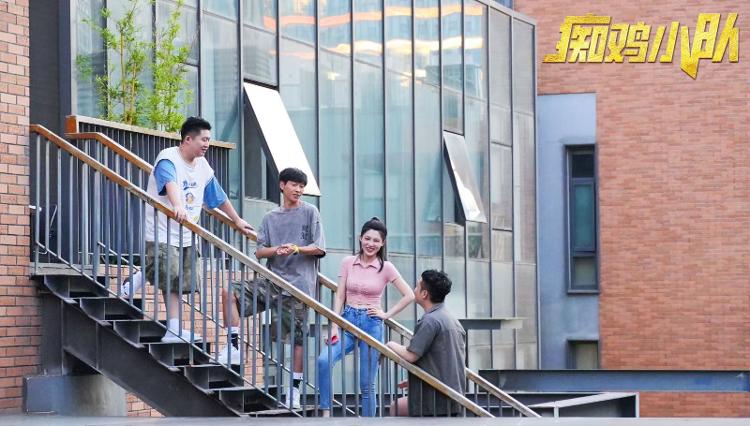 《痴鸡小队》：电竞少年与城市同频的“共生密码”