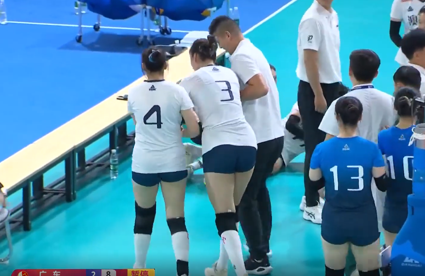 主帅被骂！广东女排主力伤退 痛哭离场 全锦赛领先3分被翻盘