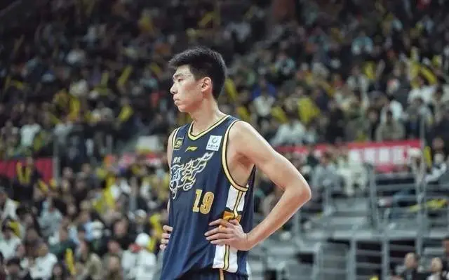 CBA大交易？2米26徐昕申请离队，此前顶嘴杜锋，广东想换张镇麟