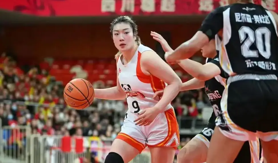 23投轰52分14助！李梦这两战杀红眼：宫鲁鸣该让她重返国家队了？