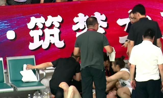 李梦27分，陈晓佳16分+伤退！全运会女篮：四川11分优势战胜江苏