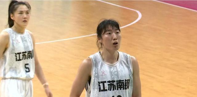李梦27分，陈晓佳16分+伤退！全运会女篮：四川11分优势战胜江苏