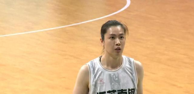 李梦27分，陈晓佳16分+伤退！全运会女篮：四川11分优势战胜江苏