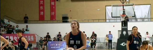 李梦27分，陈晓佳16分+伤退！全运会女篮：四川11分优势战胜江苏