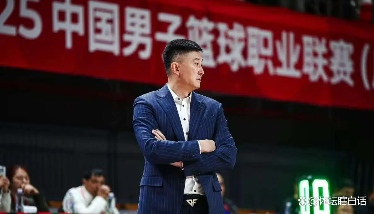 杜锋被喊下课！广东宏远球迷不满，执教任人唯亲，朱芳雨如何应对