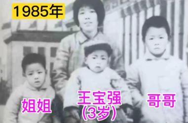 43岁王宝强近照曝光，坐姿霸气眼神犀利，办公室内景露出装修豪华