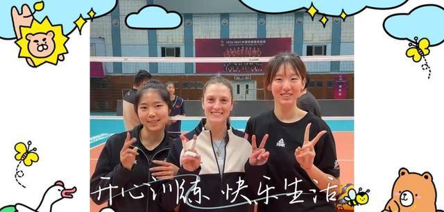 国际排联点名表扬！中国女排19岁新星完美蜕变，未来或看齐颜妮