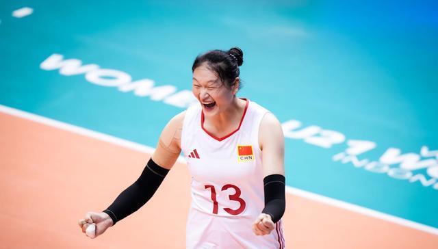 U21女排世锦赛：中国女排3-0横扫泰国队，晋级八强，李晨瑄砍15分