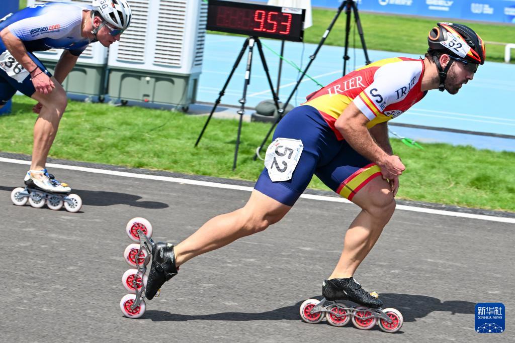 成都世运会︱西班牙选手古斯曼获速度轮滑男子公路赛（100米争先）冠军