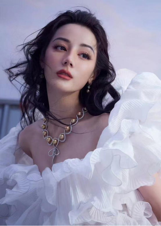 流量的正确用法，迪丽热巴给内娱打了个样