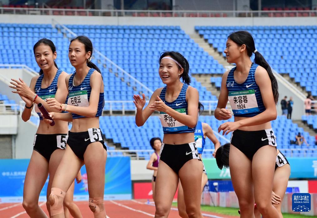 田径——全国青少年运动会：四川队夺得女子4X400米决赛冠军