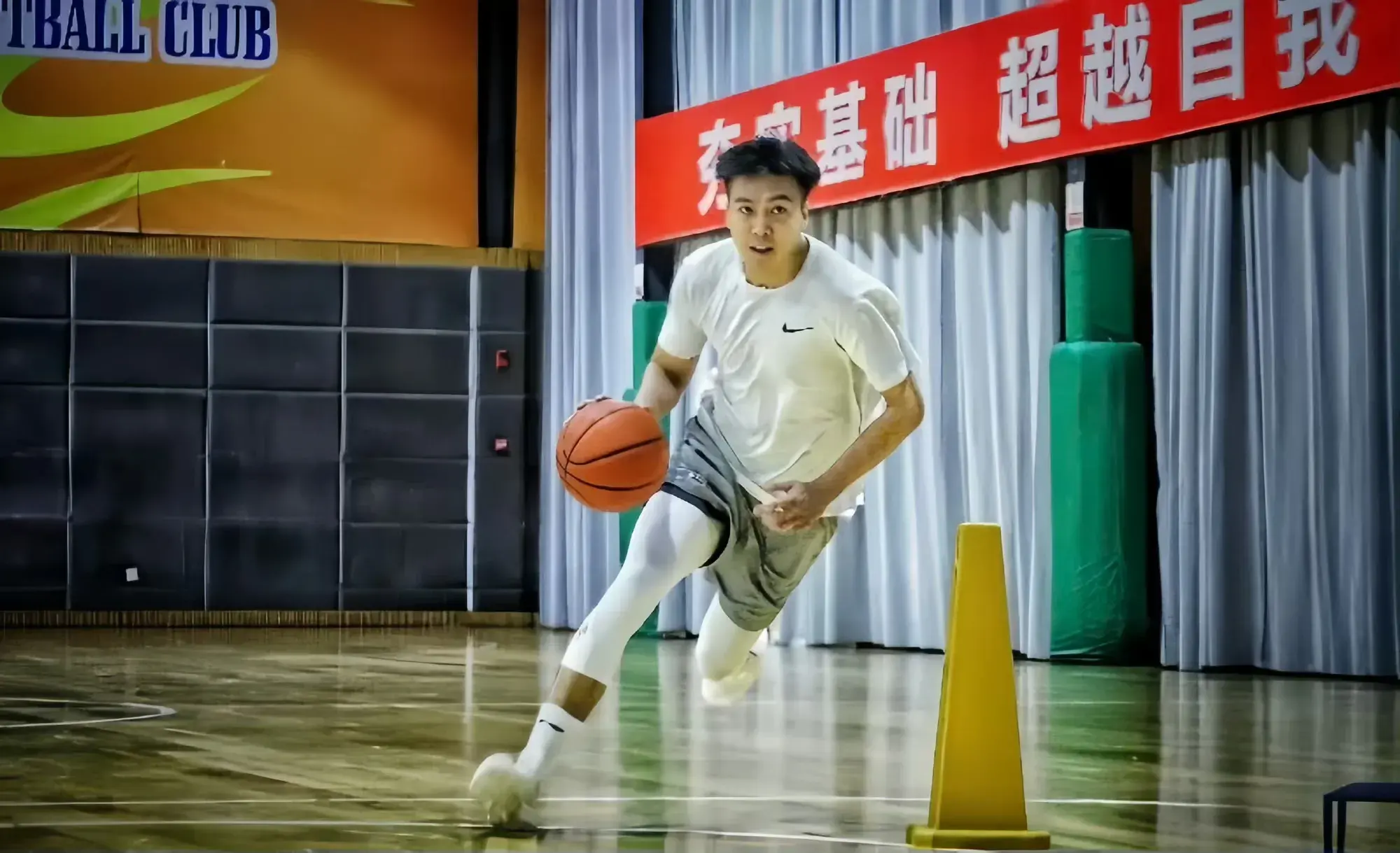 北京首钢目前并未与黄荣奇完成签约，最终是否会加盟还真不好说