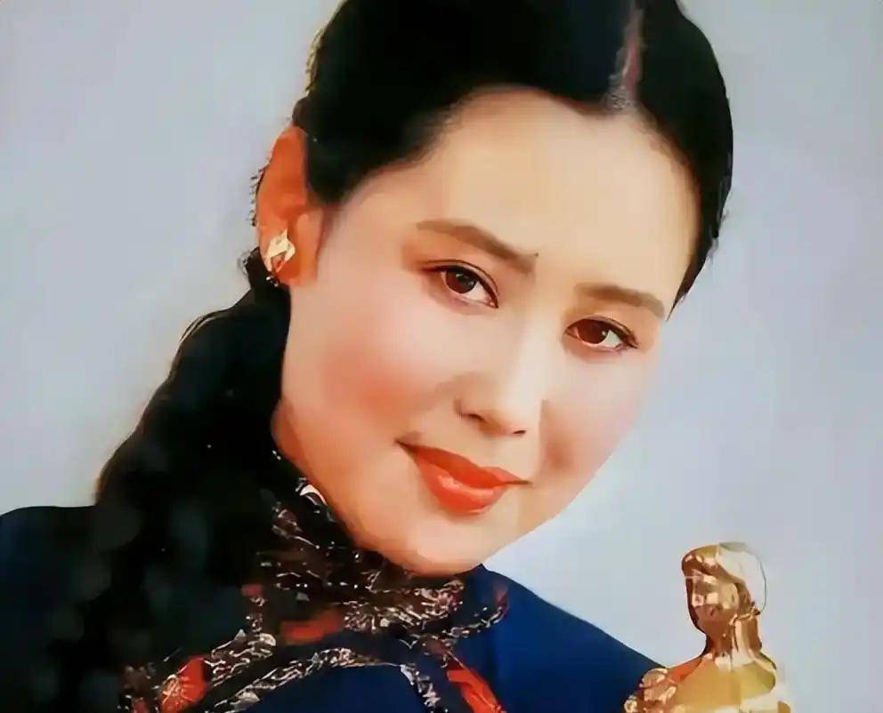 被取消一级演员，75岁独居国外的斯琴高娃，现状曝光了令人唏嘘