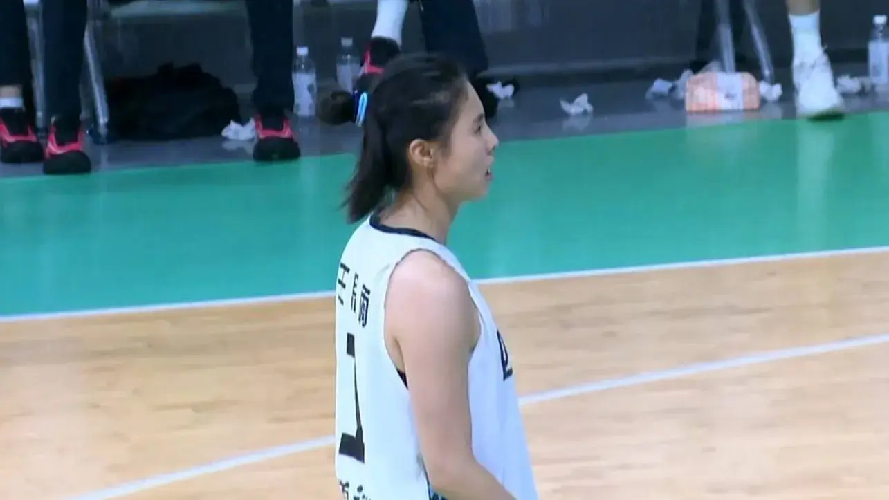 100比74！全运会：豪华之师锐不可当，四川女篮终结湖北连胜！