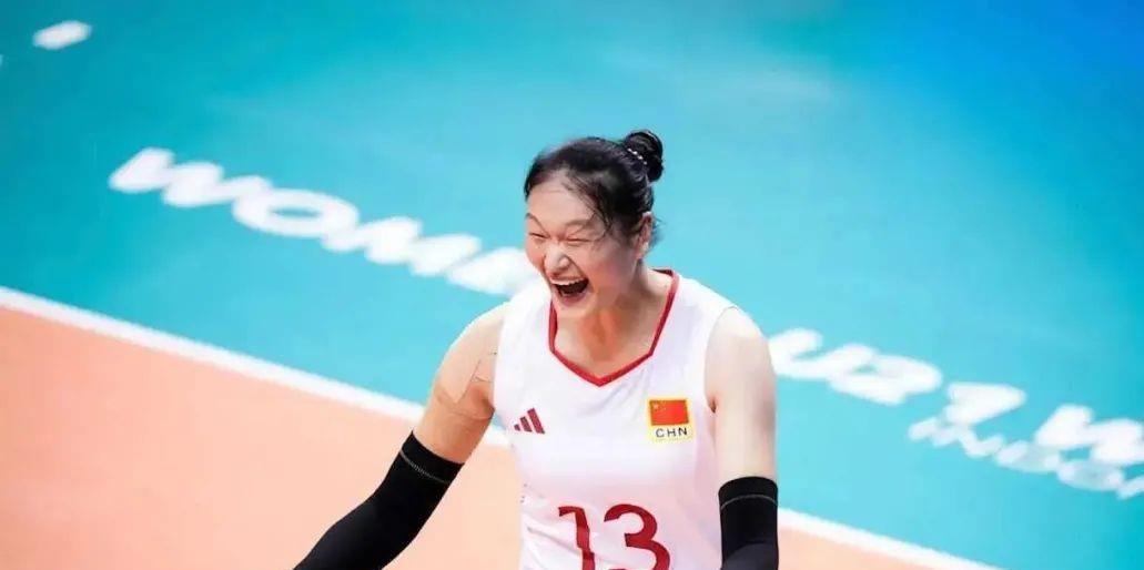 挺进八强！中国女排3-0轻松拿下泰国，优势明显，创造6连胜战绩！