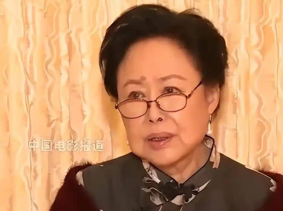 被取消一级演员，75岁独居国外的斯琴高娃，现状曝光了令人唏嘘