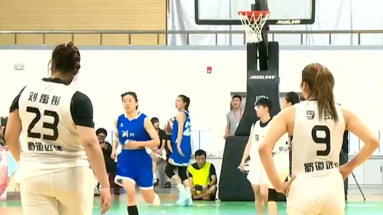 100比74！全运会：豪华之师锐不可当，四川女篮终结湖北连胜！