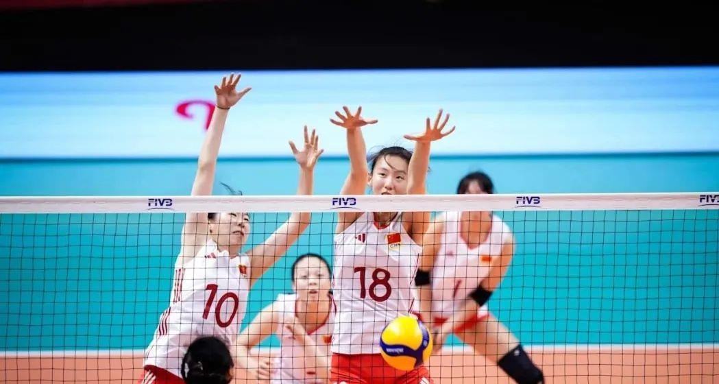 挺进八强！中国女排3-0轻松拿下泰国，优势明显，创造6连胜战绩！