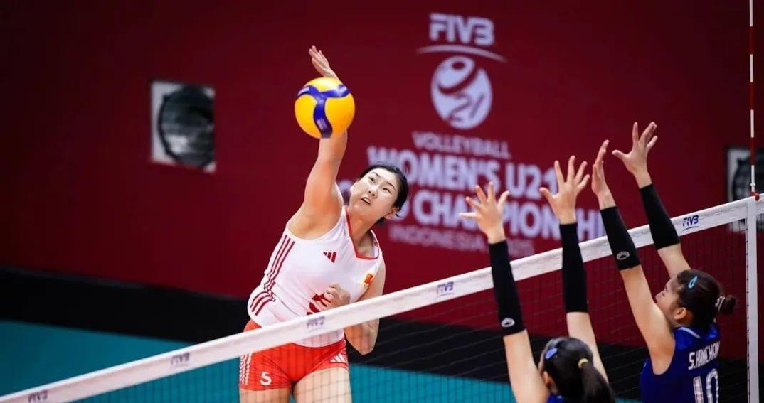 挺进八强！中国女排3-0轻松拿下泰国，优势明显，创造6连胜战绩！