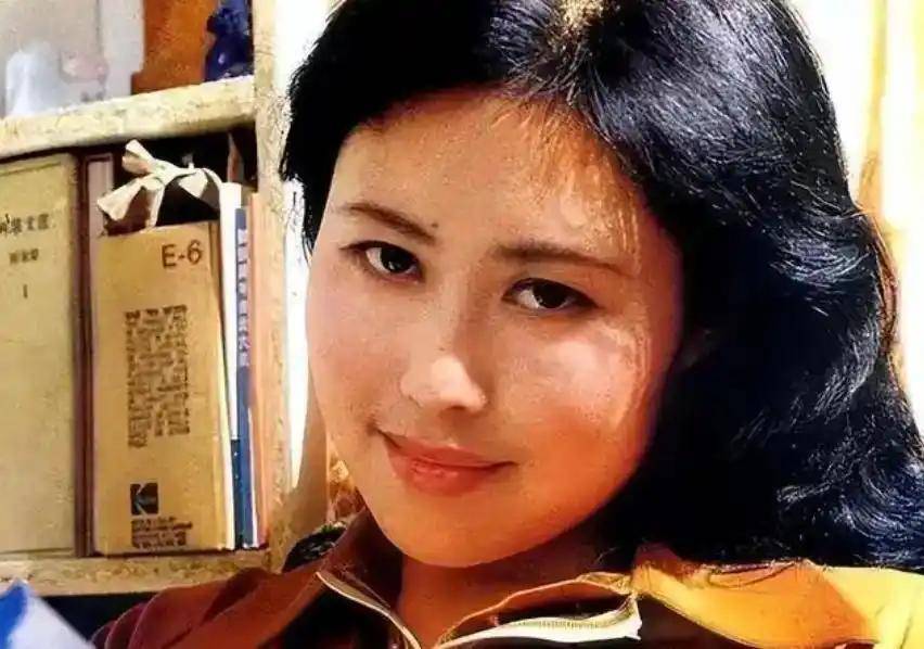 被取消一级演员，75岁独居国外的斯琴高娃，现状曝光了令人唏嘘