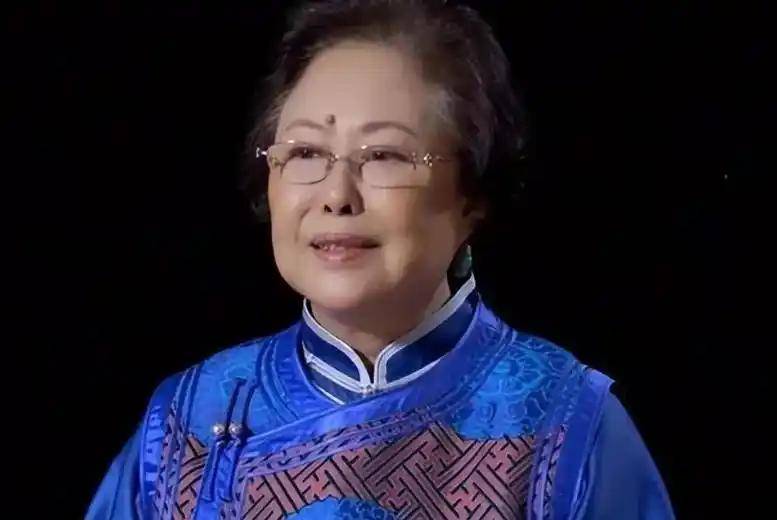 被取消一级演员，75岁独居国外的斯琴高娃，现状曝光了令人唏嘘