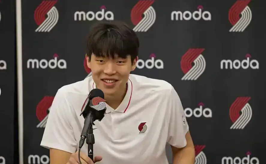 杨瀚森一场NBA没打，球队就易主了！开拓者新老板是何许人也？