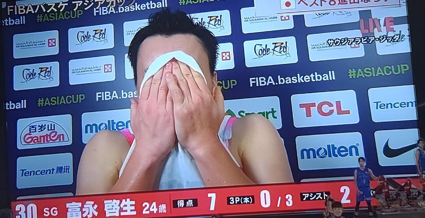 淘汰赛9中1仅7分：富永启生捂脸沮丧 前三战60分却被看穿