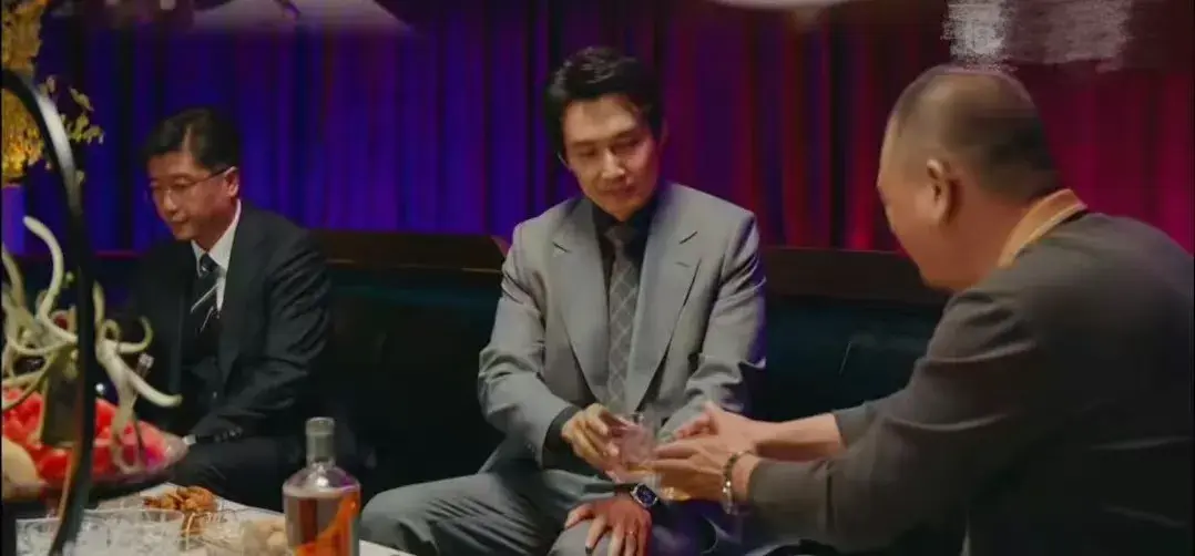 《利剑玫瑰》大结局：吴斌只是工具人！成功洗白的叶修明，才是大赢家