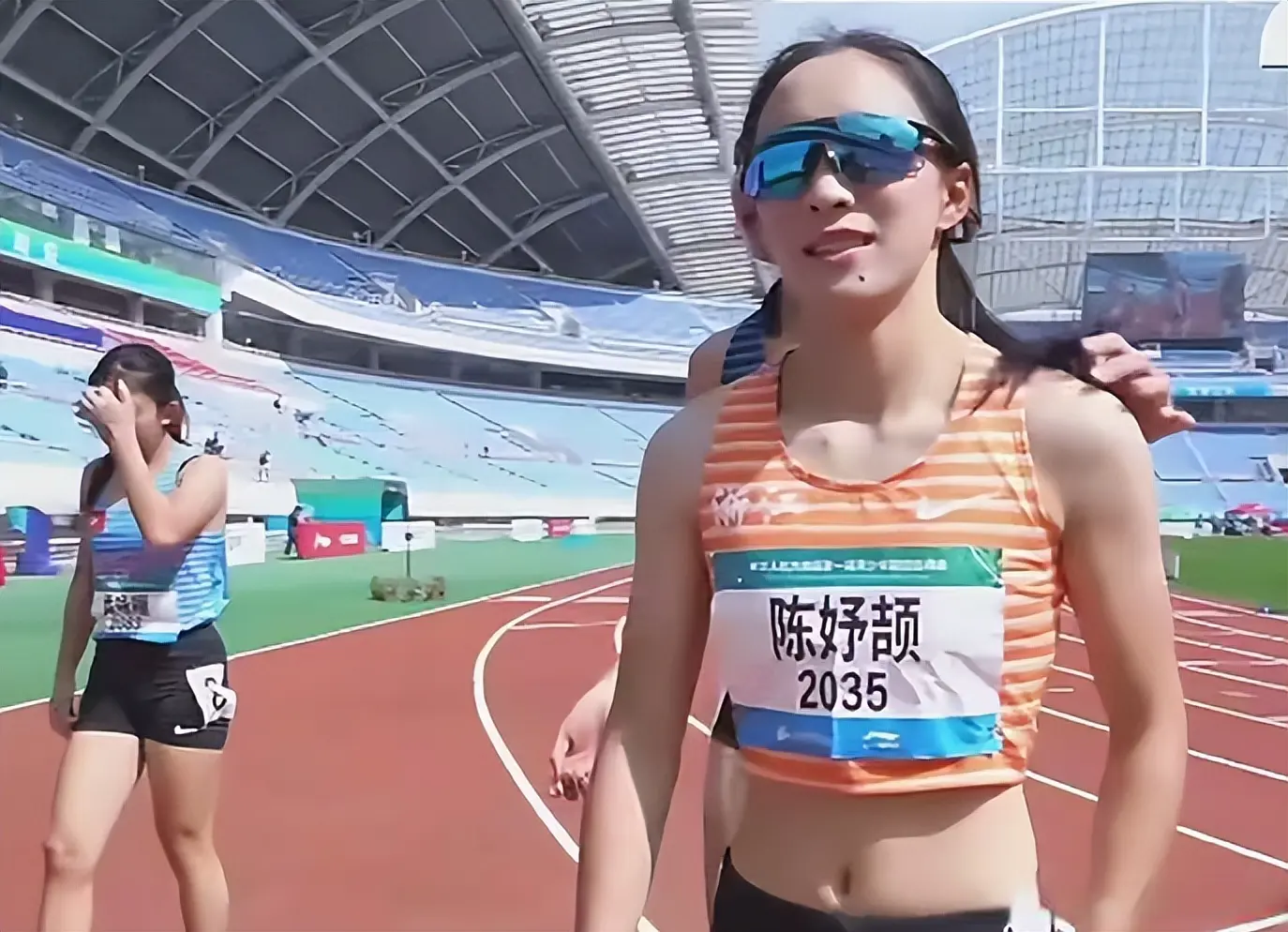 女子200米半决赛陈妤颉完全控场 跑出24秒36轻松拿到总成绩第一