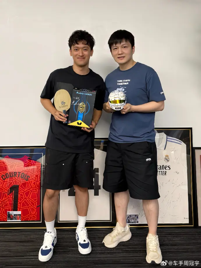 樊振东与F1赛车手周冠宇同框，互赠礼物相约看球：新赛季一起Hala Madrid！皇马回应