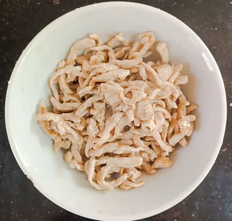 瘦肉总是炒不好？教你一招，又香又嫩，不腥不柴，配啥菜都好吃