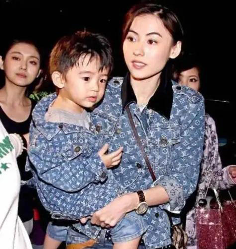 张柏芝三儿子生父之谜有了答案,港媒确定她与医院有保密协定