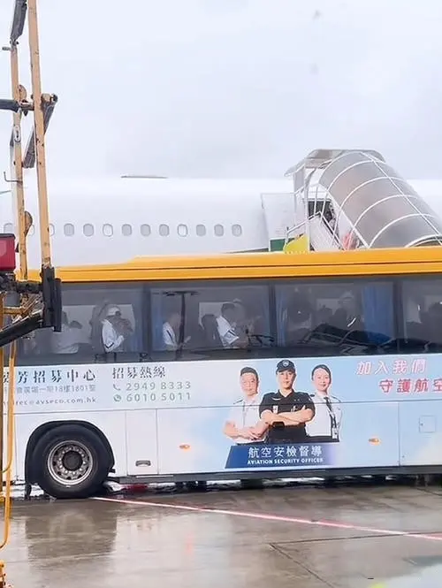 C罗随队抵达中国香港征战沙超杯，去年比赛取消承诺会再来