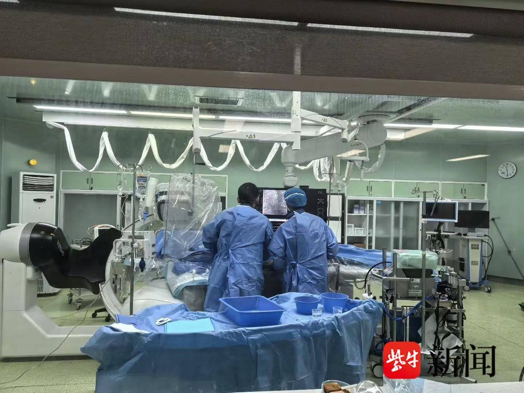 从球场到抢救室：一场与死神争夺时间的战役打响……