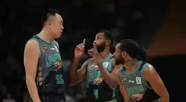放弃22分弗格，签约15分布朗，辽篮谜之操作？其实杨鸣已给出答案