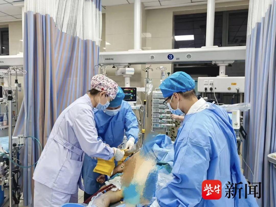从球场到抢救室：一场与死神争夺时间的战役打响……