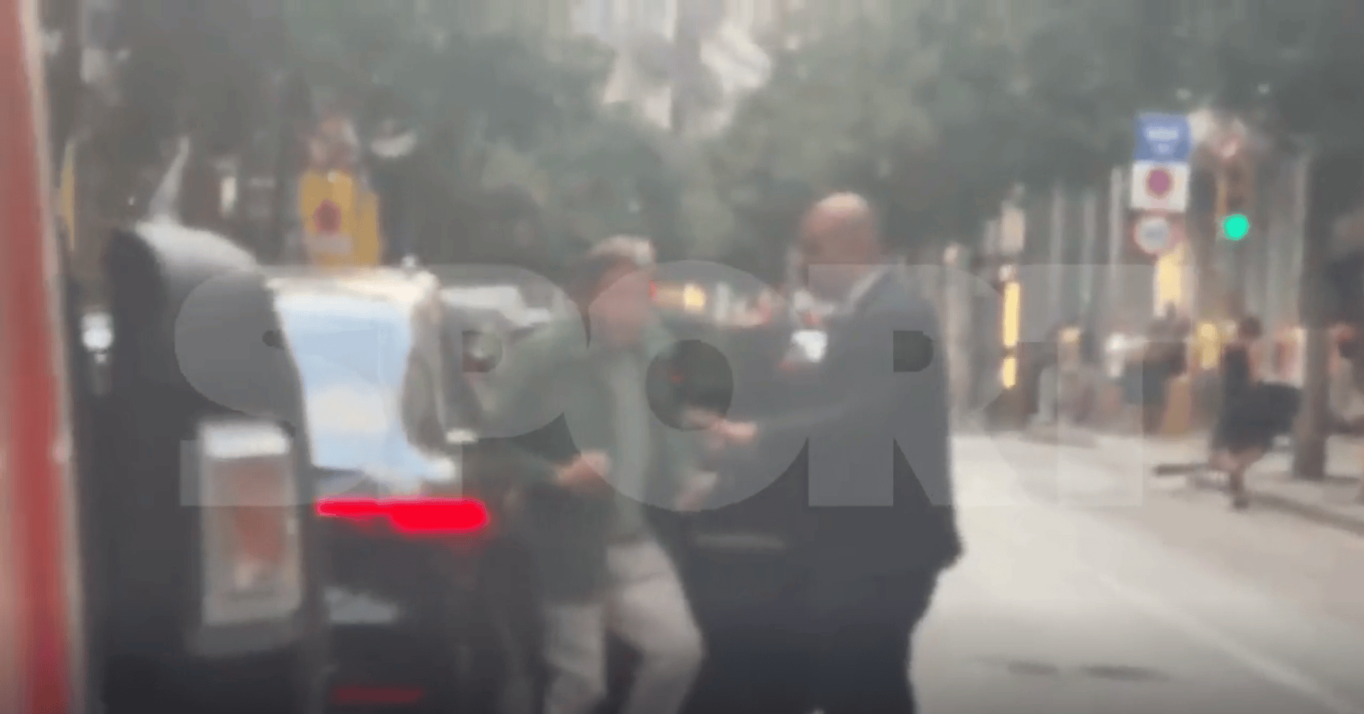 每体：拉波尔塔与经纪人扎哈维会面，二人关系良好