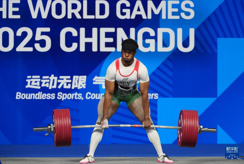 成都世运会丨力量举——英国选手获得男子经典中量级冠军