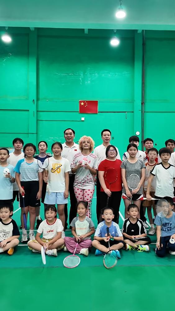 iSeeChina丨 巴西留学生的羽毛球初体验，3：11不敌10岁小对手