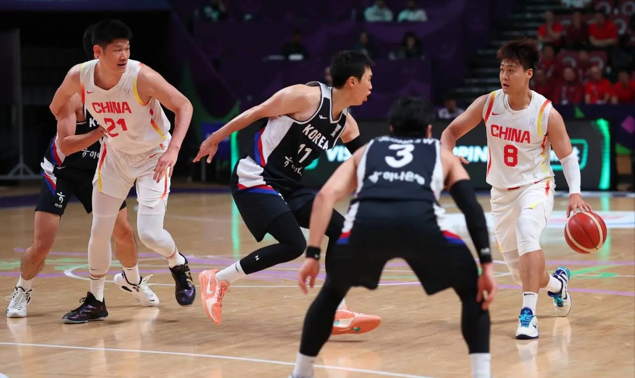 中国男篮8分赢下韩国！大秋23+11，高诗岩5犯，他是全场最大亮点