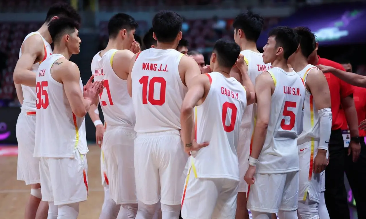 中国男篮8分赢下韩国！大秋23+11，高诗岩5犯，他是全场最大亮点