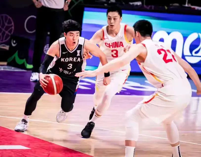 中国男篮力克韩国晋级四强，王俊杰胡金秋合砍44分扛旗