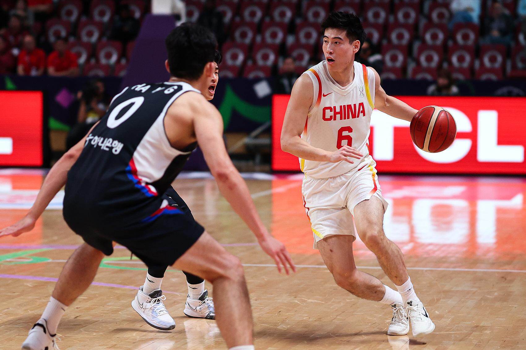 力克韩国男篮晋级！中国男篮时隔十年再进亚洲杯四强
