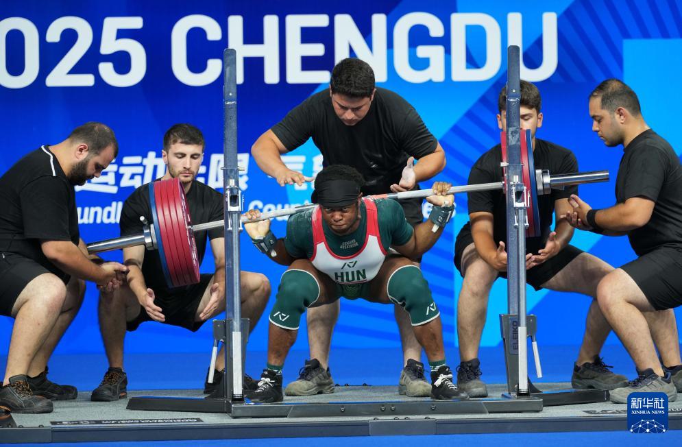 成都世运会丨力量举——英国选手获得男子经典中量级冠军