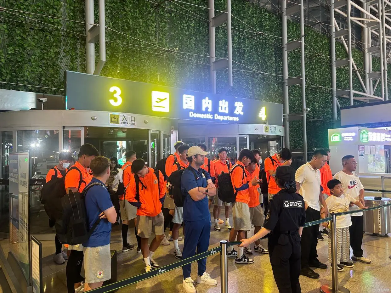 折腾！泰山队航班延误，全队抵达机场后又返回俱乐部，去深圳太难