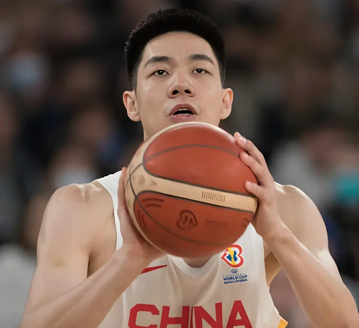 晋级四强！周琦大赞中国男篮1人：我很喜欢和他一起打球