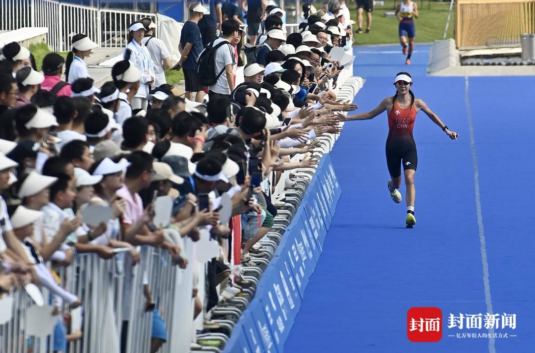 成都兴隆湖决出“女铁人”冠军｜图说世运